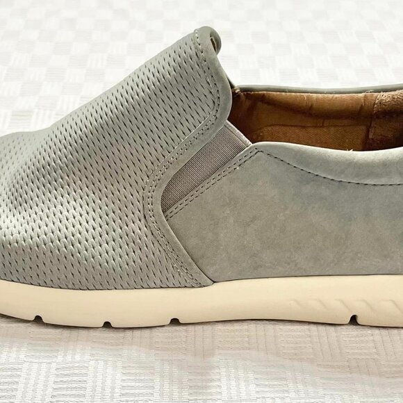 Size  9.5 Woman s SOUL Naturalizer Gray Casual Walking Shoe - Picture 3 of 10